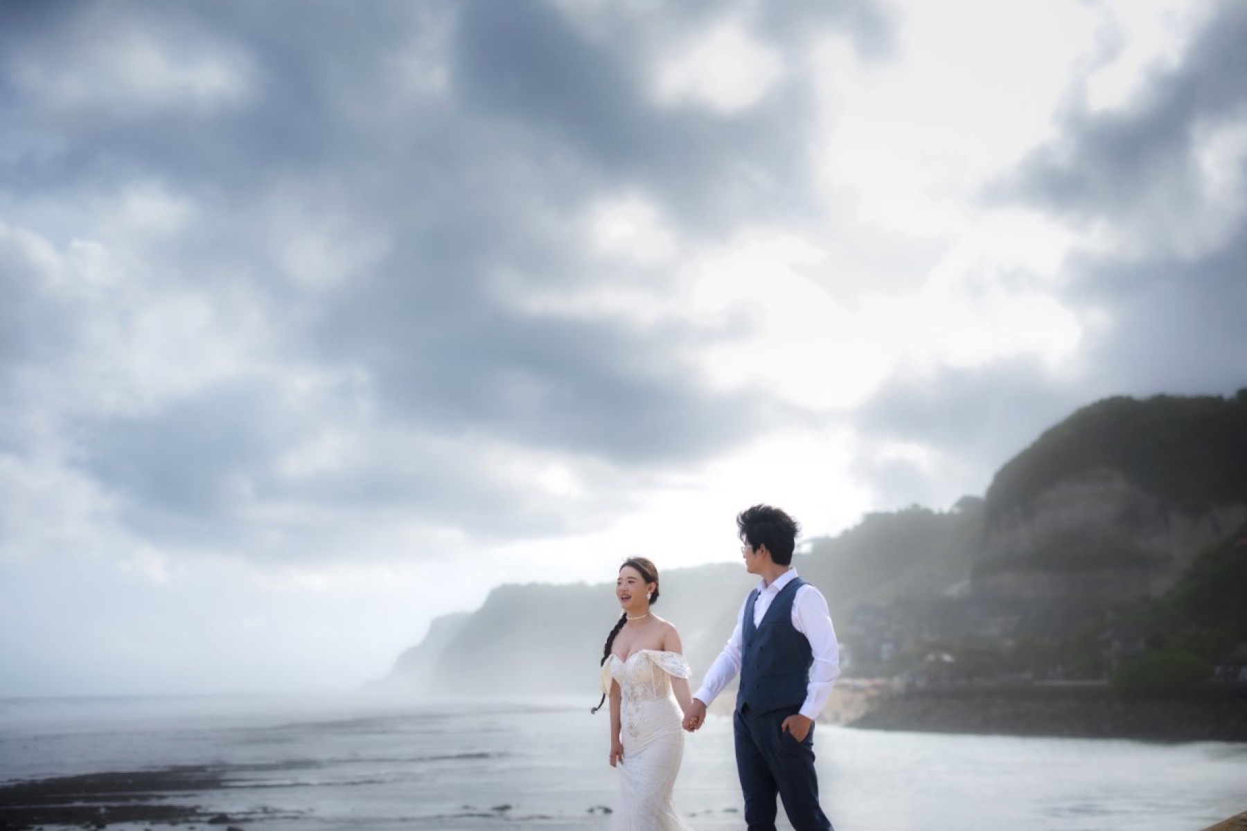 Pre-wedding beach shoot on the Palm Jumeirah, Dubai