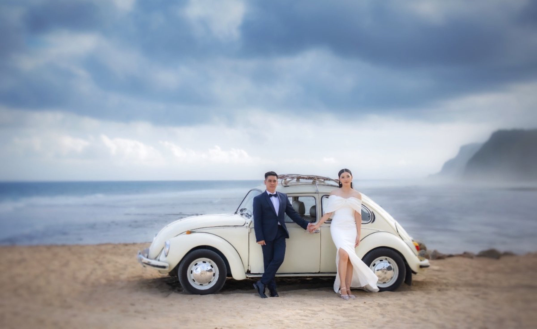 Relaxed pre-wedding couple shoot in Dubai by WeddingClickz