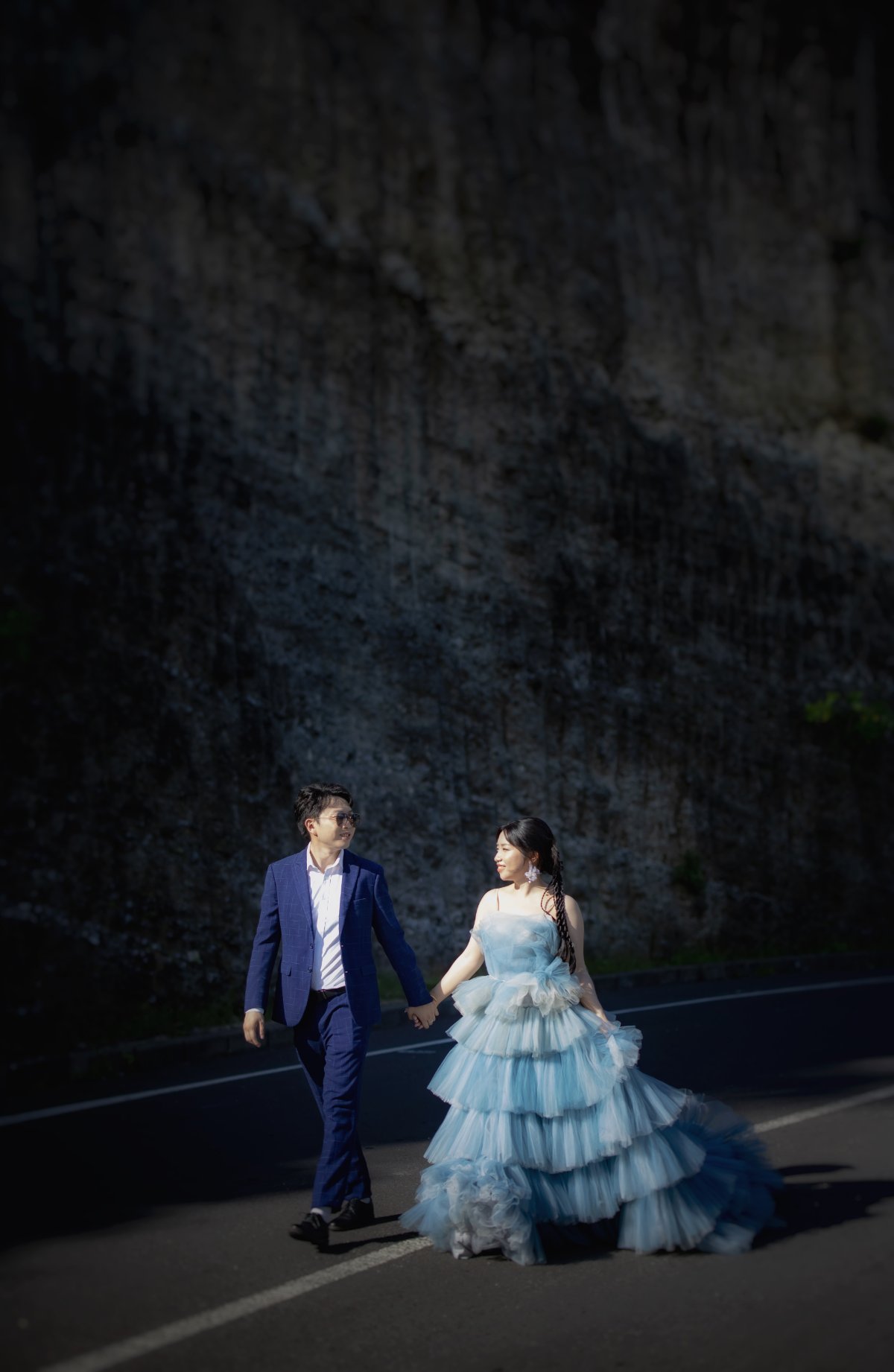 Pre-wedding portrait near Abu Dhabi's white marble architecture by WeddingClickz